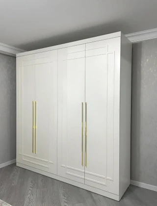 Распашной шкаф 13