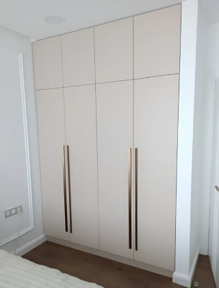 Распашной шкаф 2