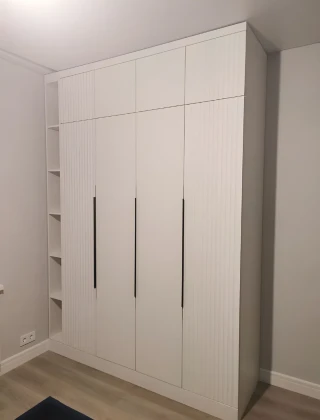 Распашной шкаф 5