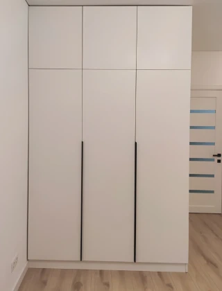 Распашной шкаф 6