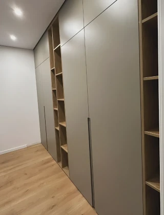 Распашной шкаф 7