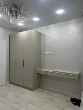 Распашной шкаф 8